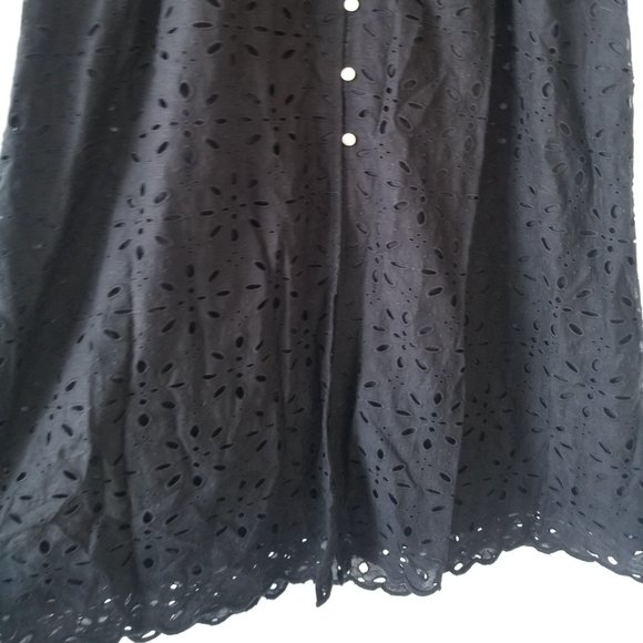 Elegant Black Lace Midi Dress - Picture 6 of 9